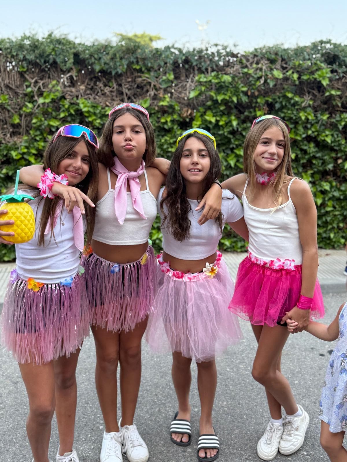 Nenes disfressades per la festa temàtica