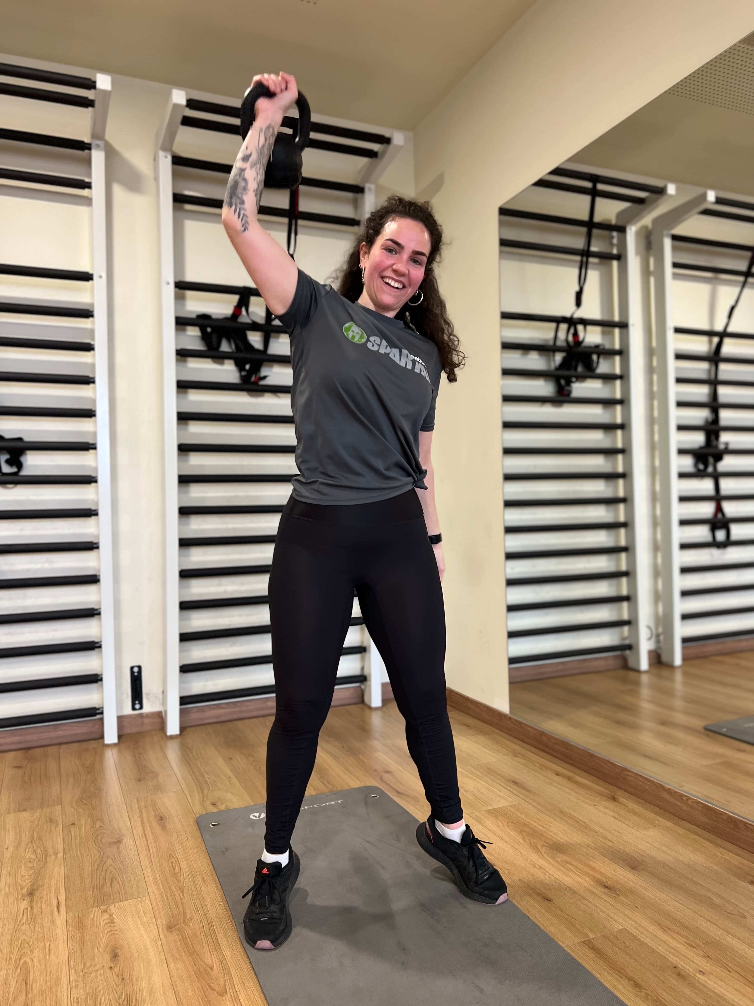 Kettlebell press en classe dirigida