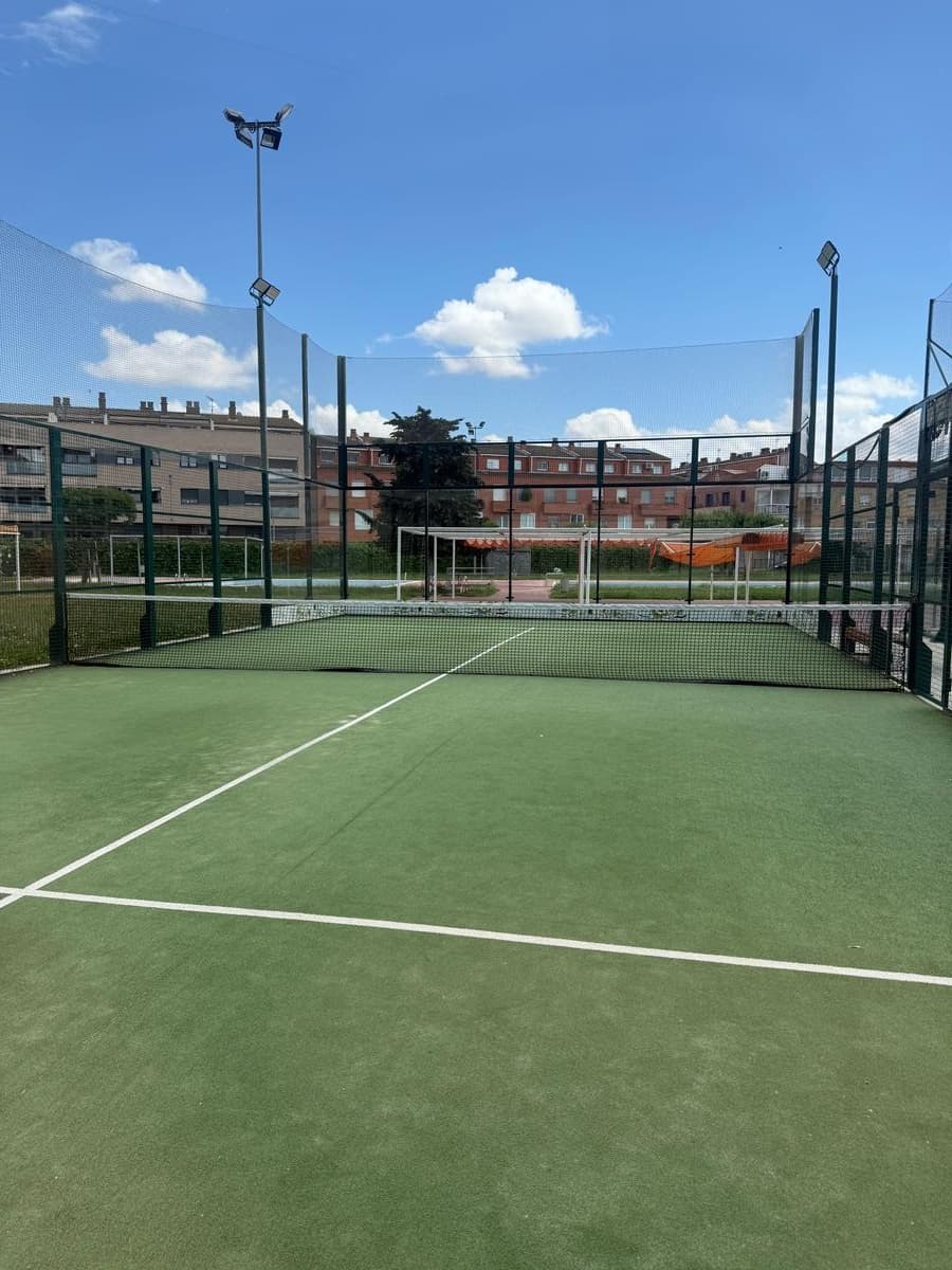 Pistes de pàdel amb gespa artificial